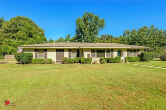 711 6th St NW, Springhill, LA 71075