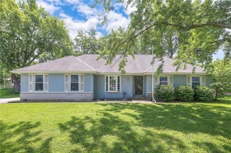 629 S Valley Rd, Olathe, KS 66061