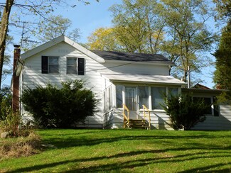 901 E Augusta Dr, Augusta, MI 49012