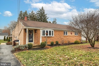 12 Cedarhurst Ln, Camp Hill, PA 17011