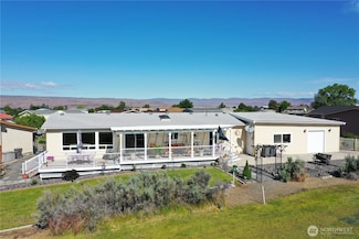 327 Buttercup Ln W, Mattawa, WA 99349
