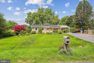 17542 Wheat Fall Dr, Derwood, MD 20855
