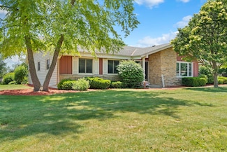 S42W27289 Oak Grove Ln, Waukesha, WI 53189