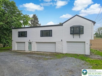 9926 Trexler Rd, Breinigsville, PA 18031