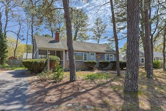 19 Hickory Ln, South Dennis, MA 02660