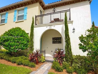 4001 Cascada Cir, Hollywood, FL 33024