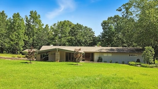 611 Second Ave W, Wiggins, MS 39577