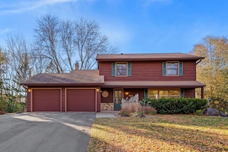 825 Pineview Ln N, Plymouth, MN 55441