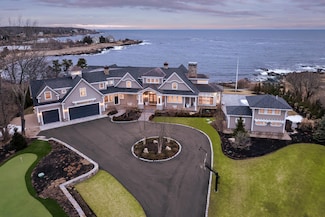 4 Bayberry Ln, Cape Neddick, ME 03902