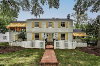 8 Foxboro Rd, Saint Louis, MO 63124