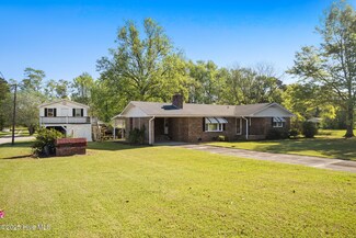 7900 Old Stage Rd, Riegelwood, NC 28456