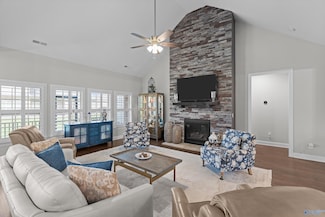 112 Summer Walk Ln, Harvest, AL 35749