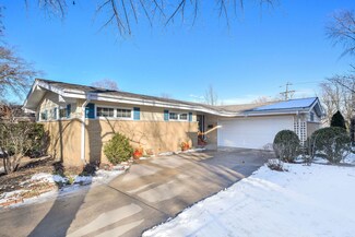 925 S Euclid Ave, Villa Park, IL 60181