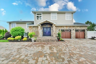 7 Waterview Ave, Massapequa, NY 11758