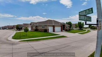 1413 Summerfield Ave, Grand Island, NE 68803