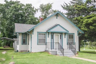 219 S Thompson St, Pratt, KS 67124