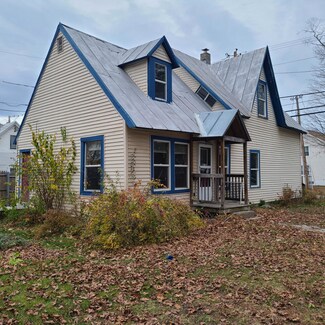 233 High St, Farmington, ME 04938