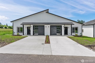 5 Anchor Way Loop Unit A, Cathlamet, WA 98612