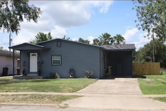 1113 E Johnston Ave, Kingsville, TX 78363
