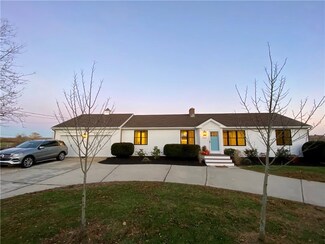 1064 Wapping Rd, Middletown, RI 02842