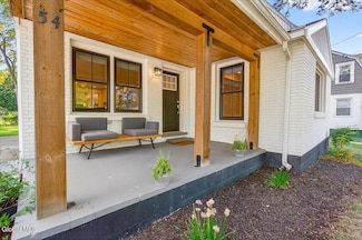 54 Walnut St, Saratoga Springs, NY 12866