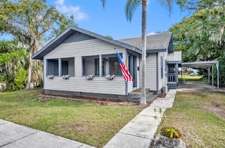214 N New Hampshire Ave, Tavares, FL 32778