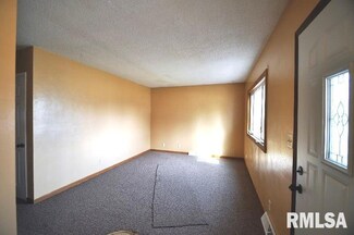 1032 S Zenith Ave, Davenport, IA 52802
