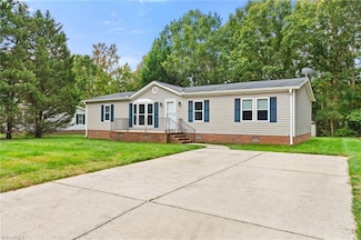 5519 Bridgeway Dr, Greensboro, NC 27406