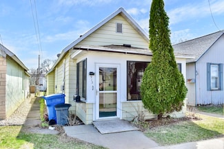 913 W 9th St, Winona, MN 55987