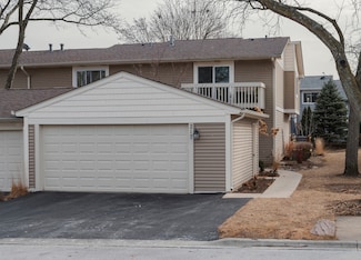 217 Chesapeake Ct, Vernon Hills, IL 60061
