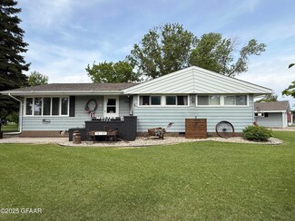 1024 12th St, Langdon, ND 58249