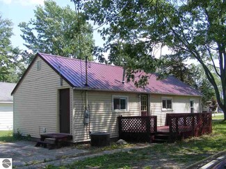 8533 Pearl St, Wheeler, MI 48662