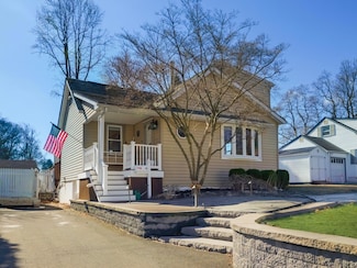 41 E Hall Ave, New City, NY 10956