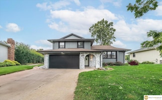 5712 S 107th St, Omaha, NE 68127