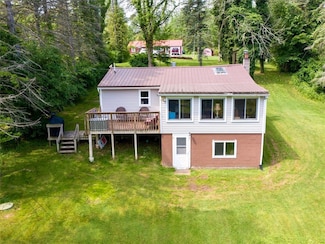 7686 Cardinal Rd, Wolcott, NY 14590