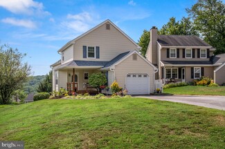 1214 Rhode Island Ln, Downingtown, PA 19335
