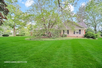116 E Farnham Ln, Wheaton, IL 60189
