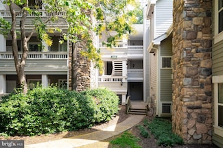 4408 Helmsford Ln Unit 205, Fairfax, VA 22033