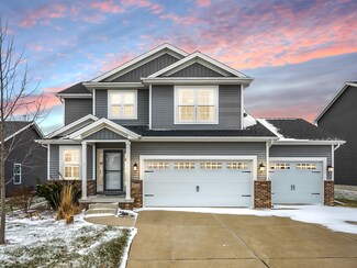 2512 Pampas Ln, Bloomington, IL 61705