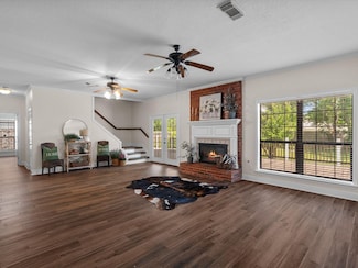 1400 Oak Hollow Dr, Dickinson, TX 77539
