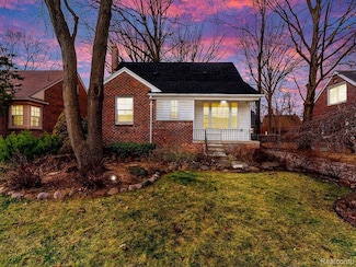 8651 Hazelton St, Dearborn Heights, MI 48127