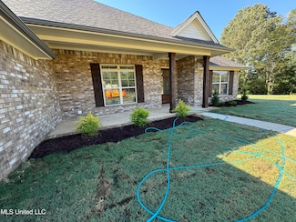 13495 Pebble Ridge Dr, Byhalia, MS 38611