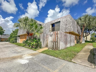 166 Lake Arbor Dr, Palm Springs, FL 33461