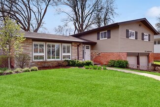 1671 Cranshire Ct, Deerfield, IL 60015