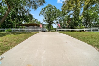 8851 Us Highway 59 N, Livingston, TX 77351