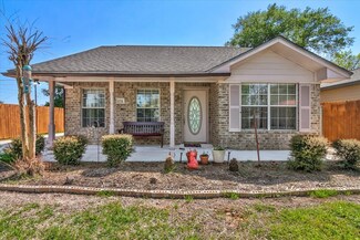 1751 Lucille St, Beaumont, TX 77705