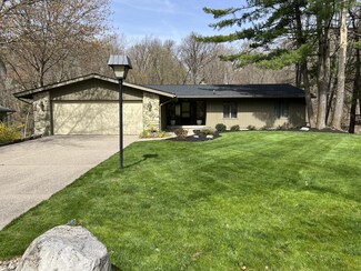 7331 Cascade Woods Dr SE, Grand Rapids, MI 49546