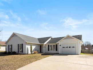 1003 Thorncrest Dr, Fletcher, NC 28732