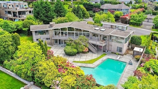 8840 NE 24th St, Clyde Hill, WA 98004