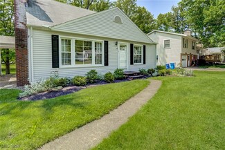 113 Laurel Rd, Chagrin Falls, OH 44022